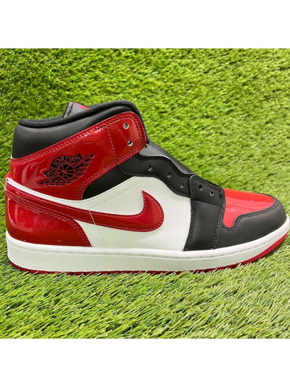 Nike Air Jordan 1 Mid Patent Bred Toe Mens Size 11 Red Basketball Shoes Sneakers